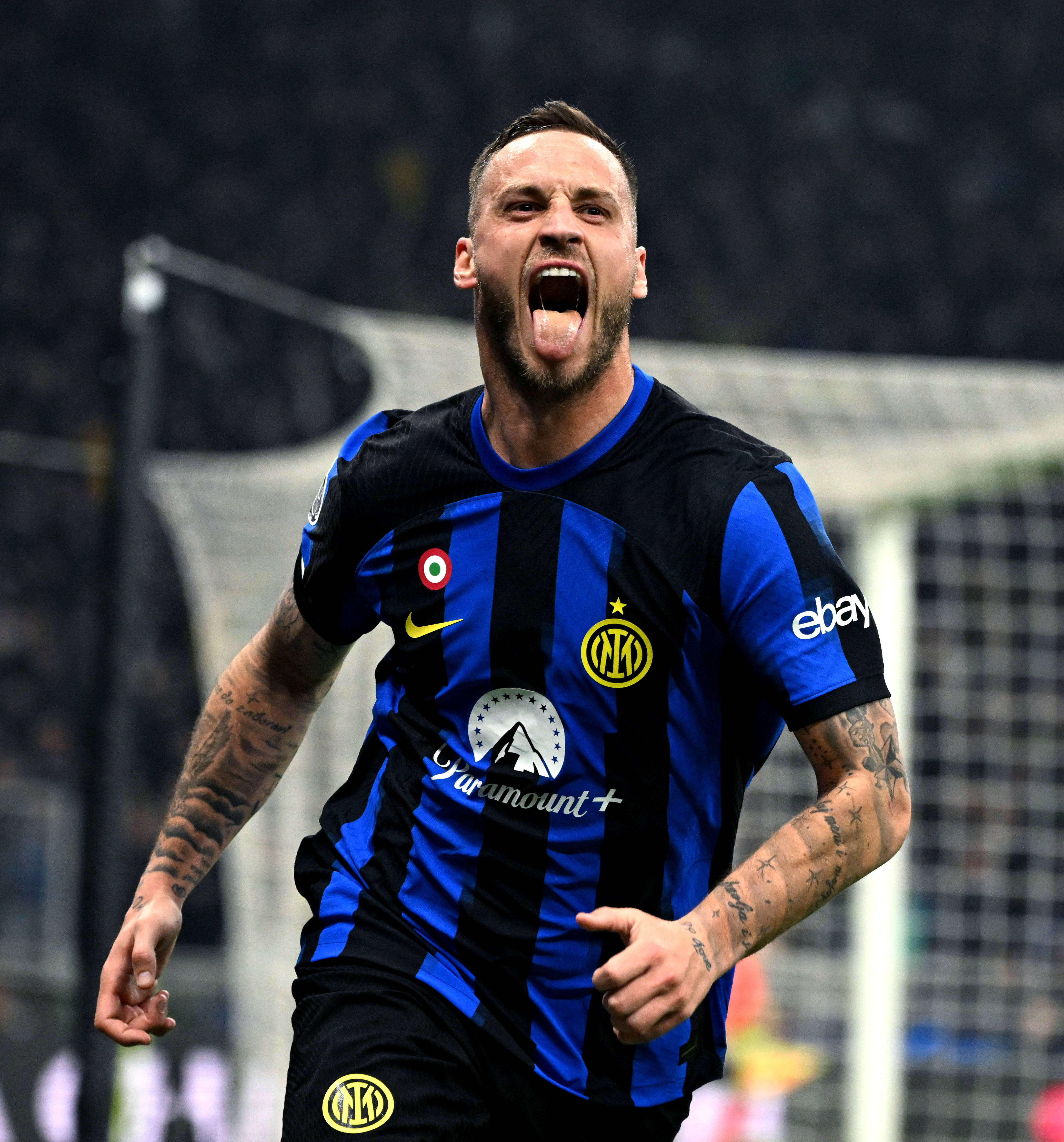 [图]东契奇祖巴茨伤退詹姆斯36分 湖人不敌快船